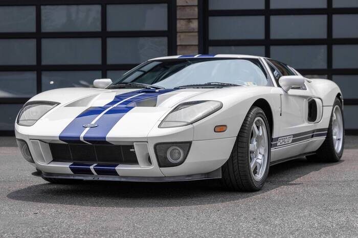 Мощность мотора Ford GT достигает 550 л. с. Фото: carsandbids.com
