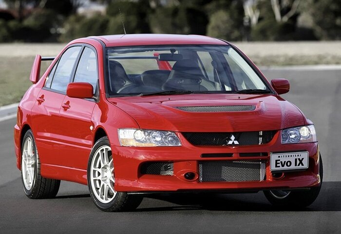Mitsubishi Lancer Evolution IX имеет исключительно хорошее сцепление с дорогой. Фото: carsdb.ru