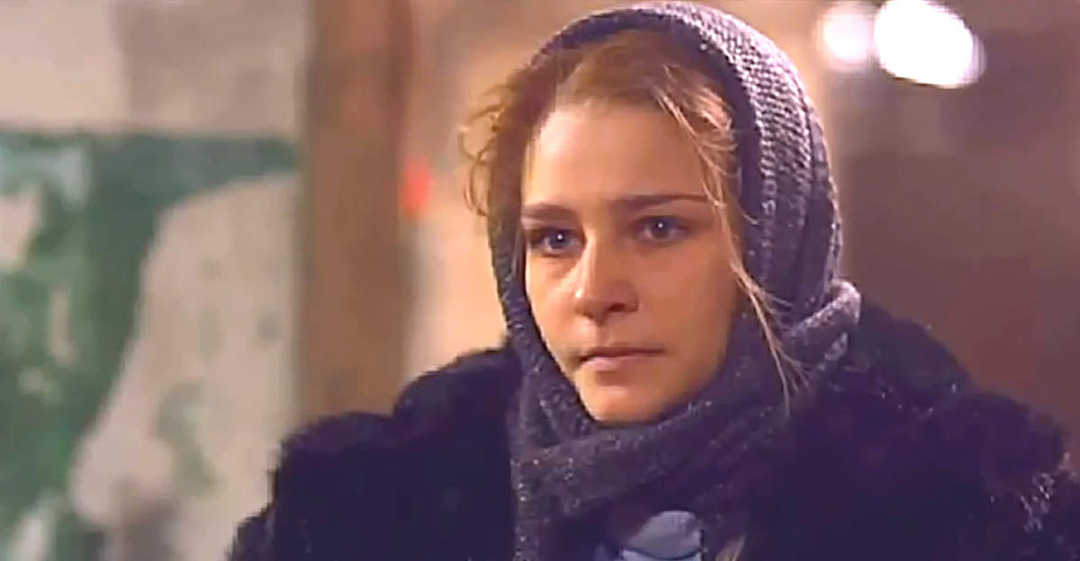 Глафира Тарханова в роли Дуни. Кадр из мини-сериала "Белая ворона", 2011 г., режиссер Сергей Быстрицкий, сценарист Альжбета Горицвет, композитор Дмитрий Даньков (скриншот) 