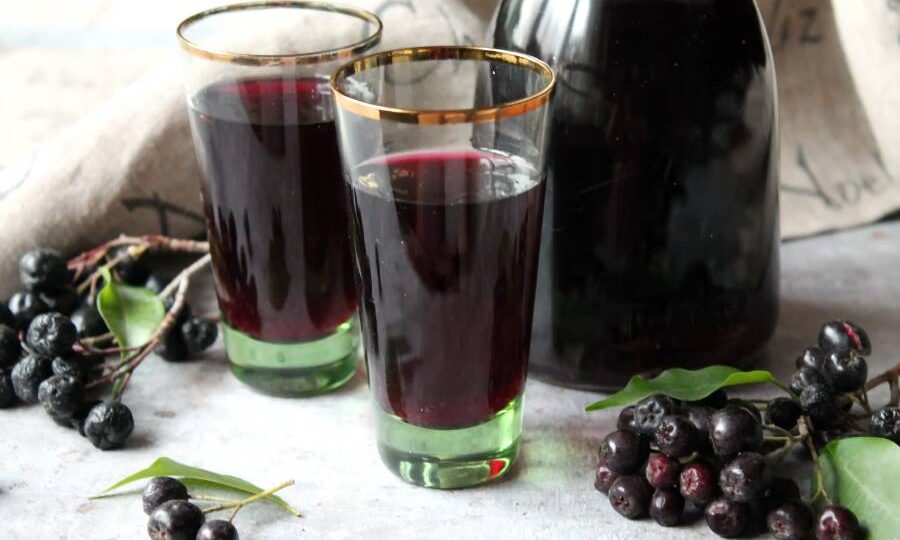 Настойка на черноплодной рябине: рецепт и особенности вкуса