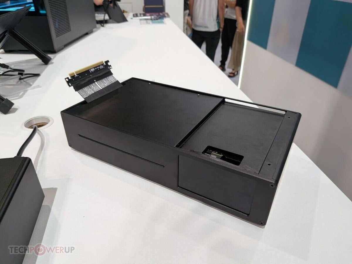    DeepCool вынесла кулер CPU наружу в SFF-прототипе