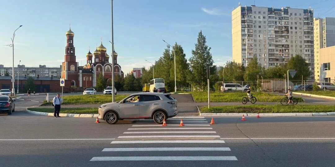 В Нижневартовске юный велосипедист попал под колеса авто