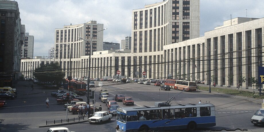   Фото: проспект Академика Сахарова (ранее Новокировский проспект), 1995 год. РИА Новости/Александр Поляков