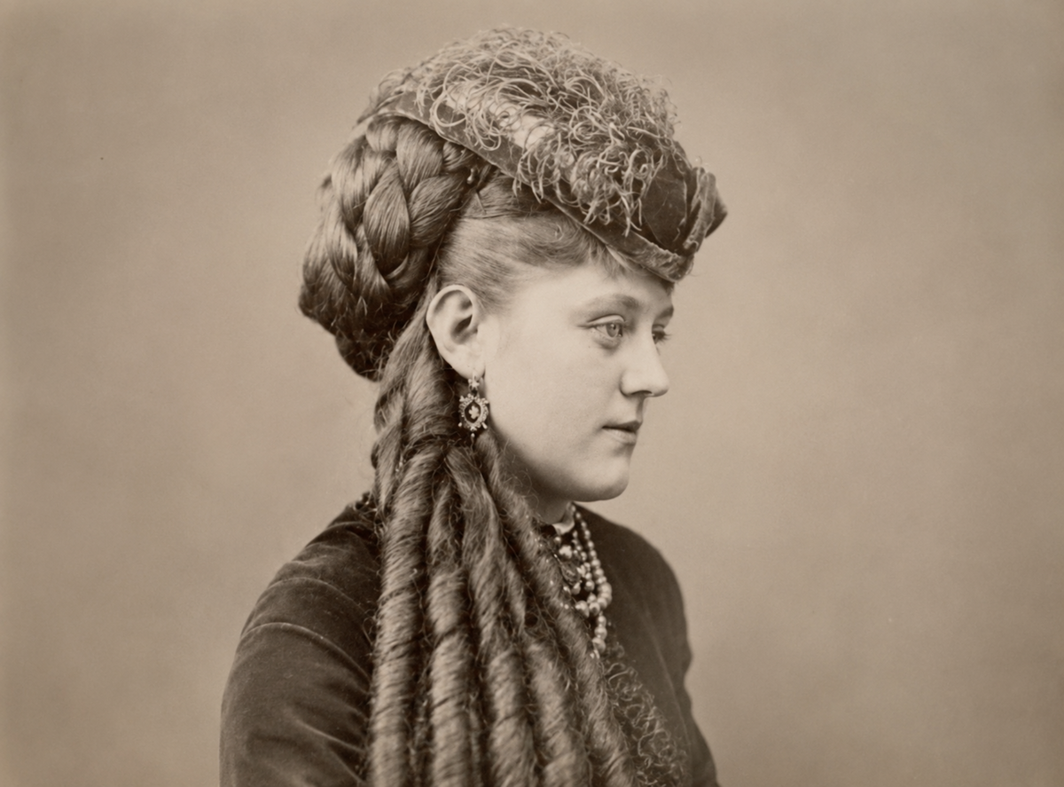 Фотографий Джорджией не сохранилось, поэтому в ее роли сегодня девушка по имени Мэрион Ли