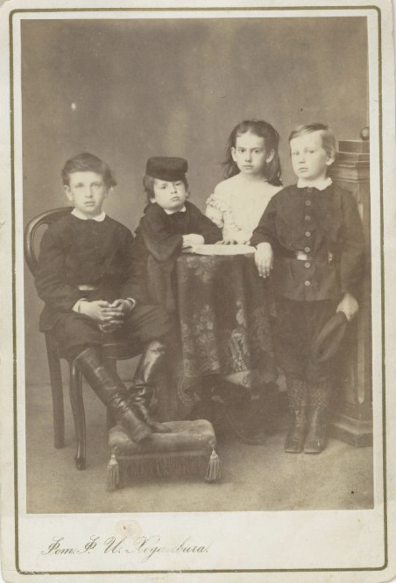 Дети Л. Н. и С. А. Толстых – Серёжа, Лёва, Таня и Илюша. 1872. Тула, Государственый музей-заповедник Л.Н. Толстого