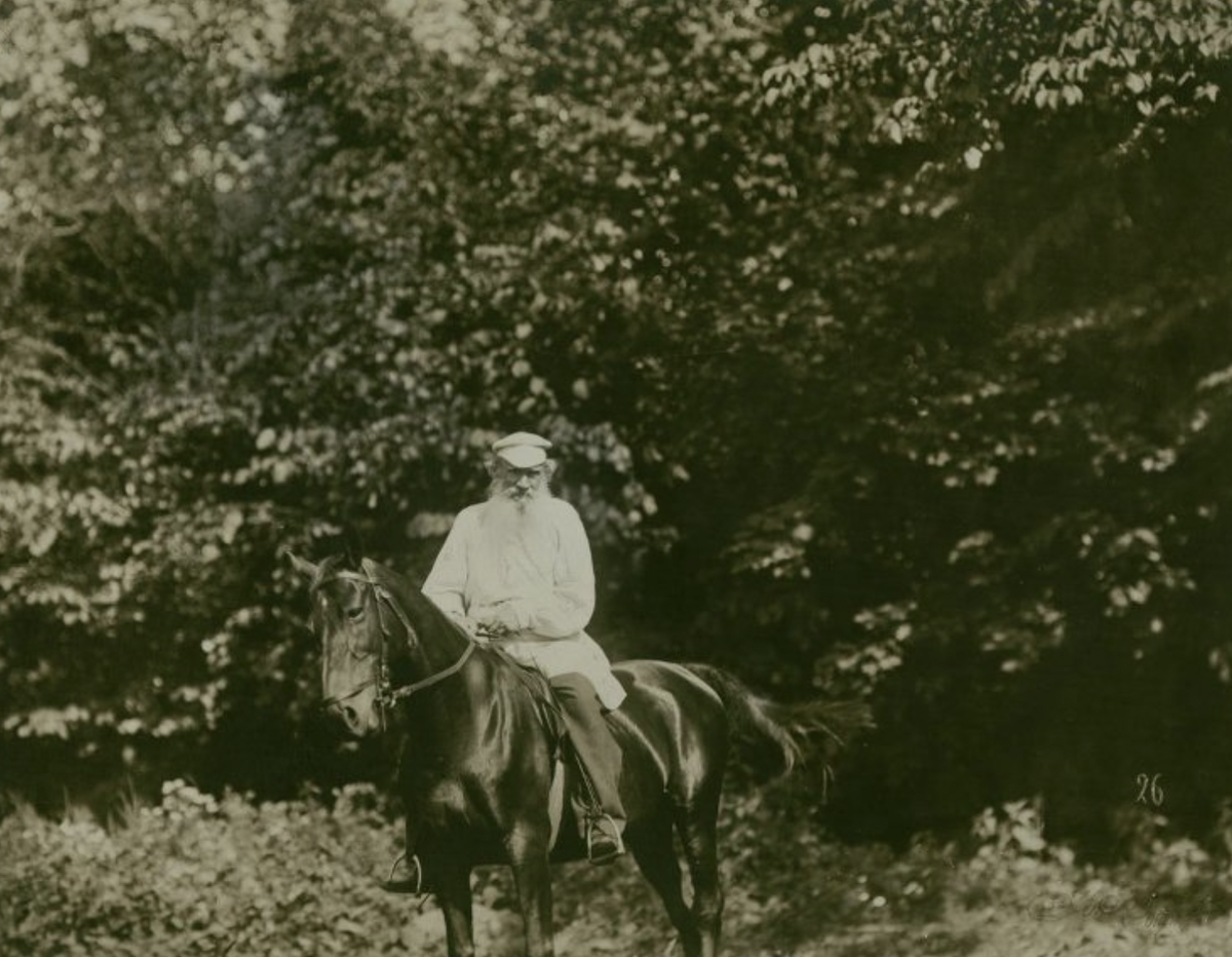 Л. Н. Толстой верхом. 1908 г. Государственный музей-заповедник Л.Н. Толстого