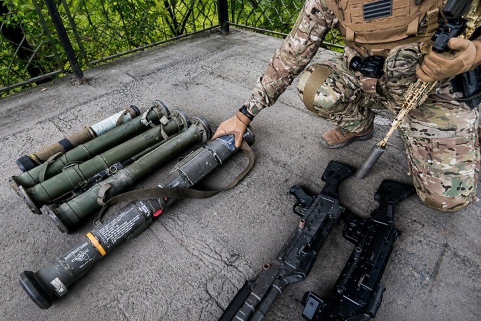    Изъятые оружие и боеприпасы передали в Минобороны России. Фото: УФСБ России по ДНР