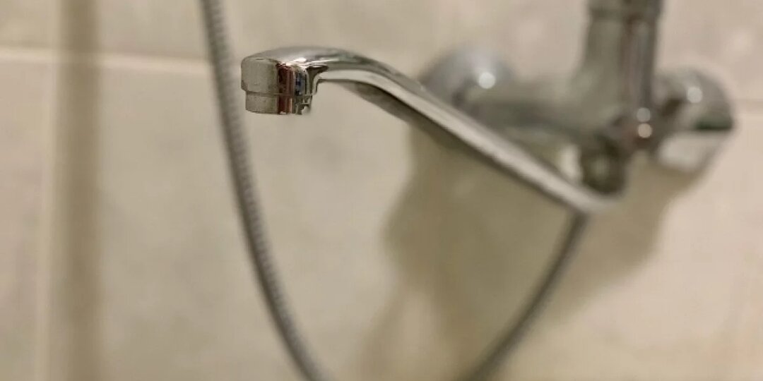 Больше десятка домов на Елизаровых останутся без воды 15 июня