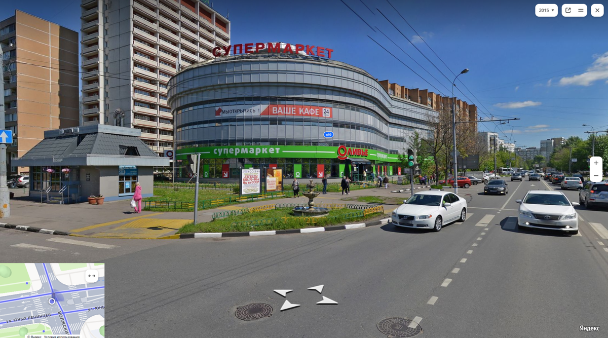Скриншот 2015 года. Позже здесь открылась Билла, затем Лента. Сейчас помещение пустует. Управлять форматом "супермаркет" Лента так и не научилась. Многие из Билл, которые перешли к Ленте, сейчас закрыты.