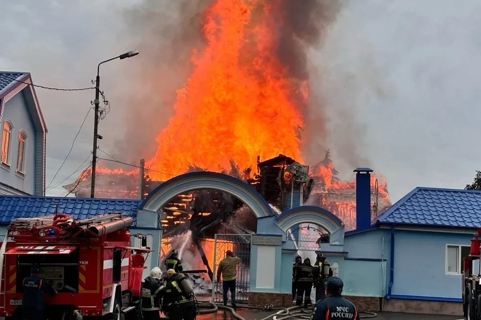    Пожар в храме в Ессентуках локализовали на площади 300 квадратных метров. Фото: ГУ МЧС России по СК