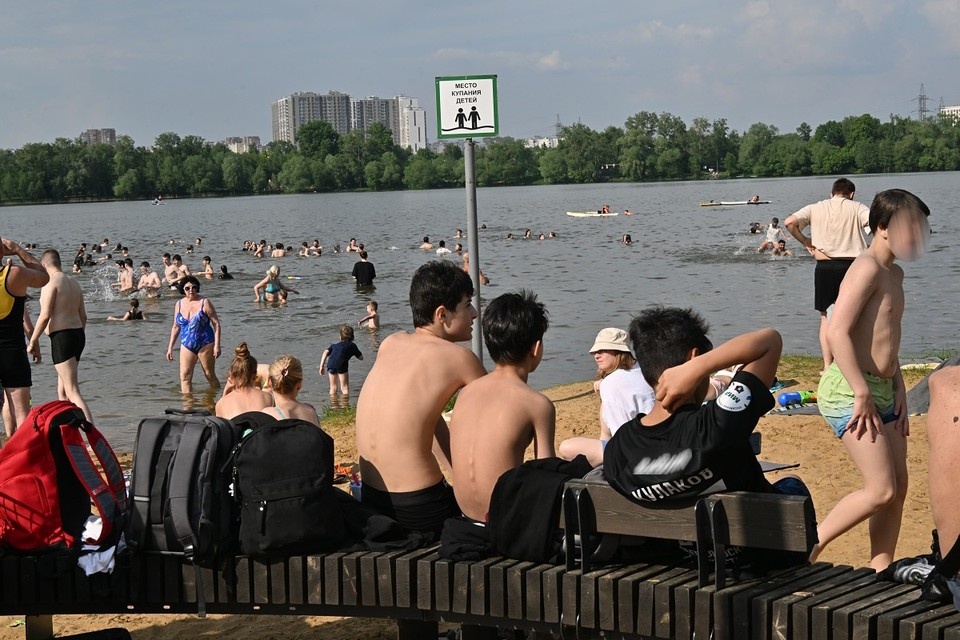    Купаться можно только в проверенных местах. Владимир ВЕЛЕНГУРИН