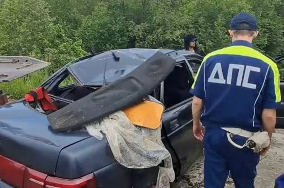    «Десятка» улетела в водоем, водитель погиб на месте, двое пассажиров не пострадали. Фото: Госавтоинспекция Свердловской области