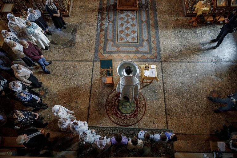 Таинство Крещения. Фото Пресс-службы Троице-Сергиевой Лавры