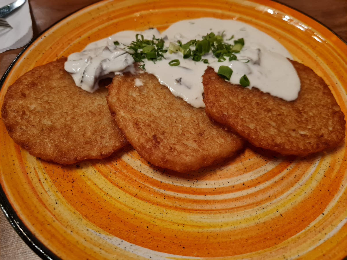 Драники со сметаной