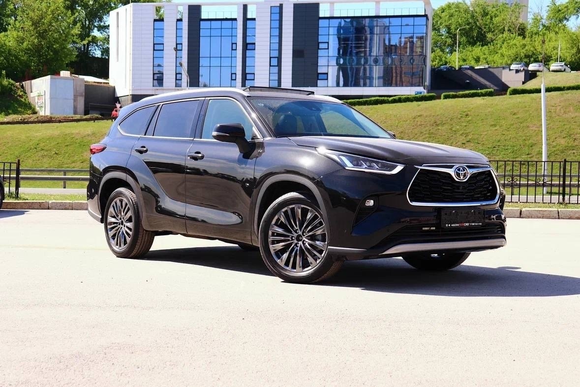 В Россию активно привозят востребованный семейный кроссовер Toyota Highlander по адекватной цене. Показываю автомобиль