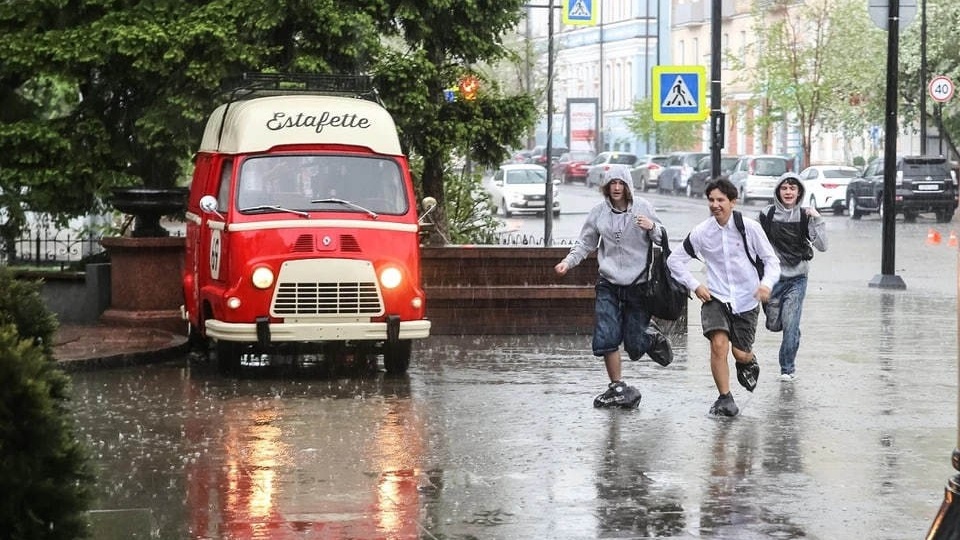 На Красноярск надвигаются грозы и град