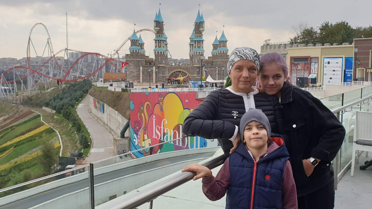 Через полгода после постановки диагноза - в Стамбуле с семьей