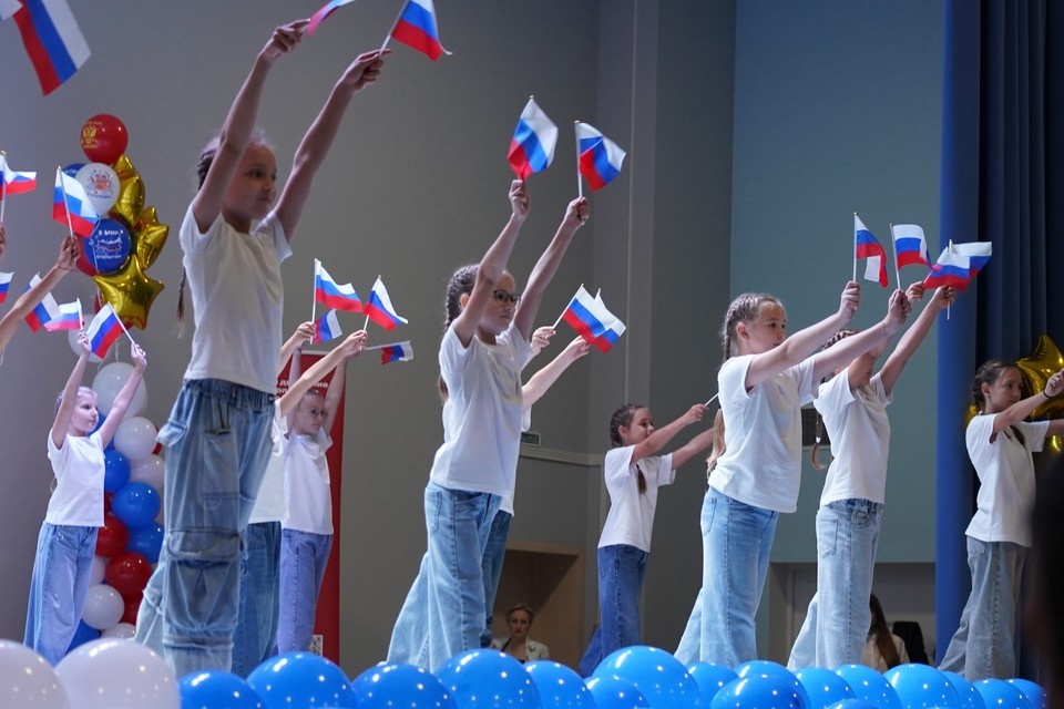    ВЦИОМ: Россияне чувствуют гордость, любовь и веру при мыслях о Родине, фото: Иванова Диана