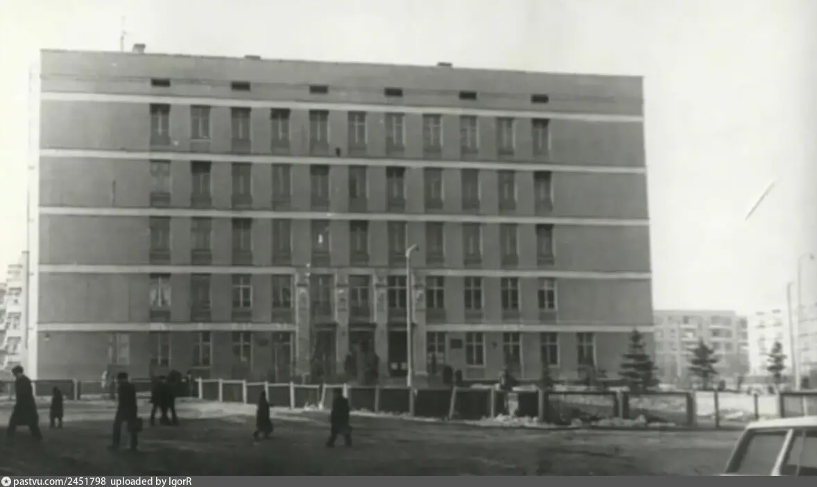Школа № 579, 1965 – 1966 г. Источник https://pastvu.com/p/2451798.