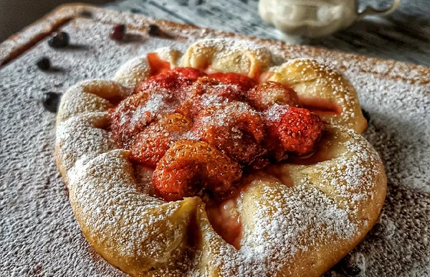 Пирожки с клубникой