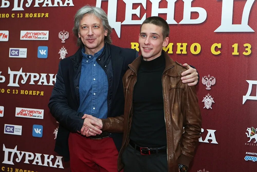 https://aif.ru/culture/gallery/syn-kopiya-papa-yarkie-momenty-iz-zhizni-alekseya-veselkina-zapomnim-ih?from_inject=1