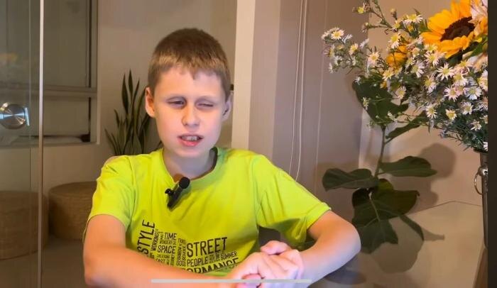 Саша Сулин: как мальчик стал новым «мальчиком-Вангой». Обложка © YouTube / Саша Ванга