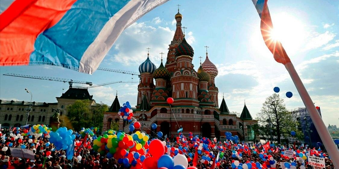Не просто выходной: чем заняться в День России, чтобы показать ребенку реальный масштаб страны