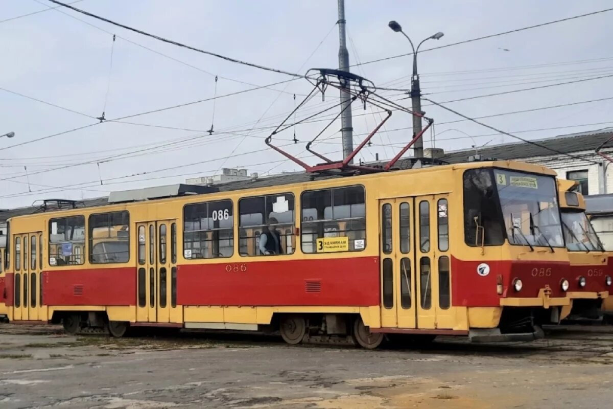    Осиротели рельсы.