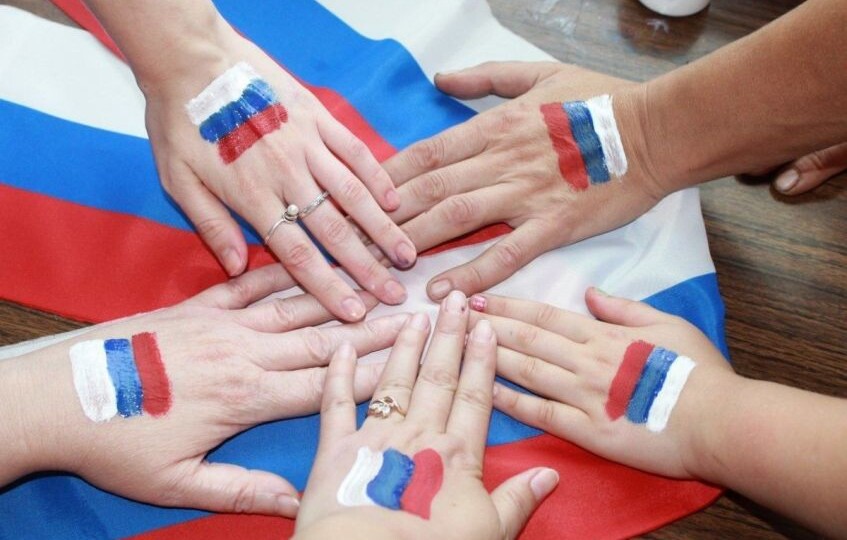 «Вся Россия должна соединиться». Женщина из Севастополя — о тотальном единстве после удара по музею