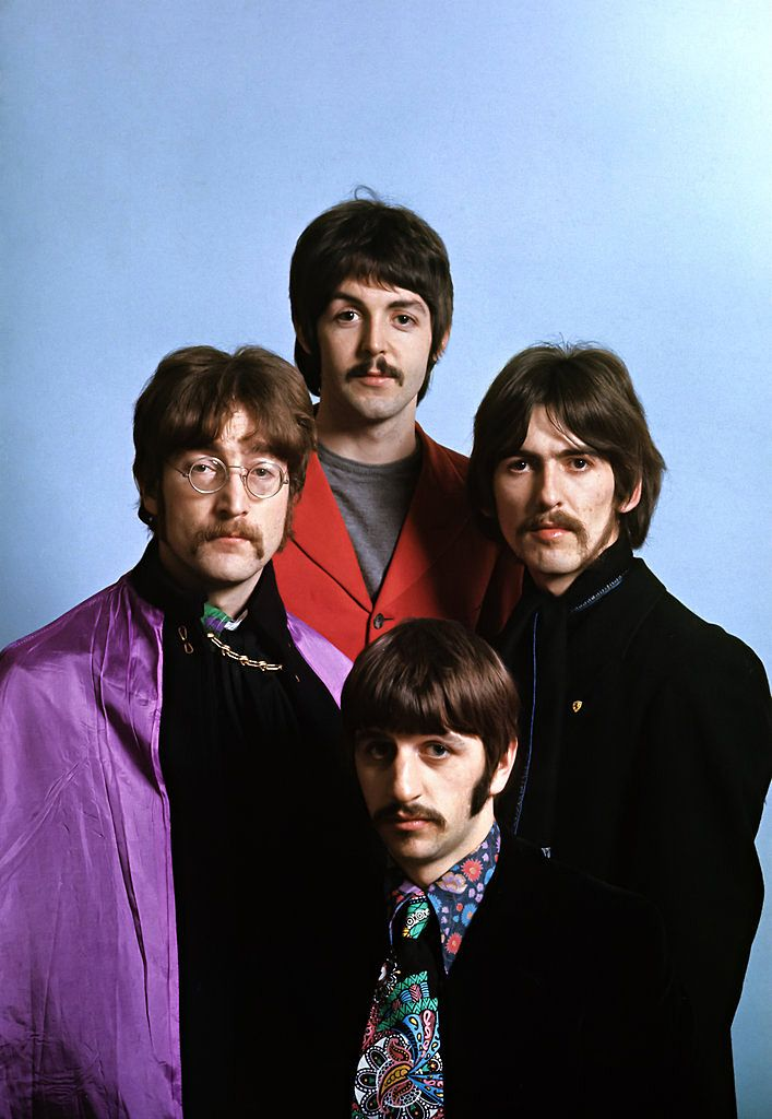 Фотосессия сержанта Пеппера из "Битлз"  Beatles Sgt Pepper Photoshoot ru.pinterest.com