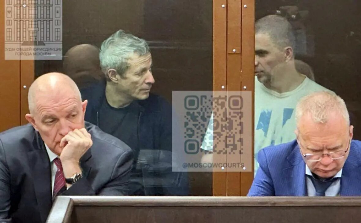    Источник: Вадим Мошкович и Максим Басов Фото: Суды общей юрисдикции города Москвы. rbc.ru Ксения