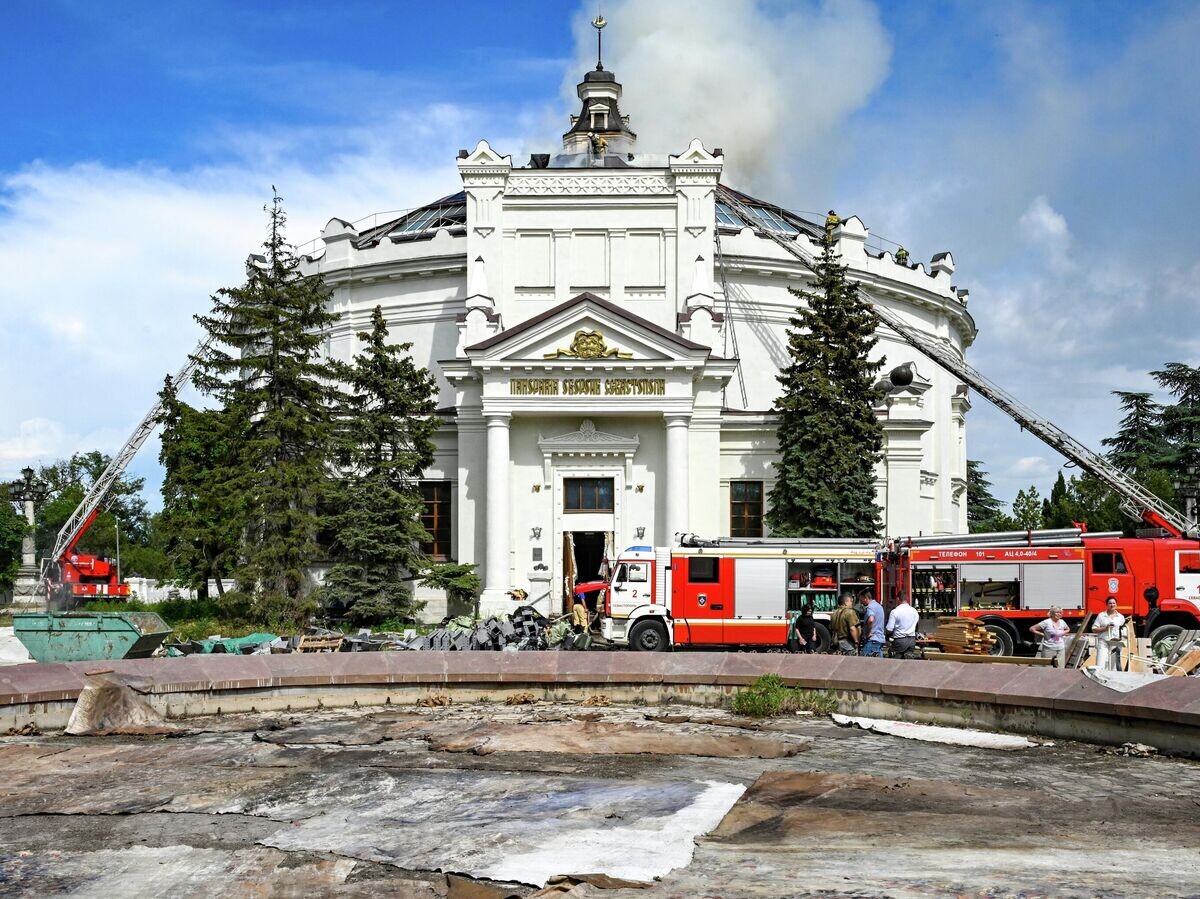    Последствия пожара в здании музея-панорамы в Севастополе после атаки ВСУ | © РИА Новости / Константин Михальчевский