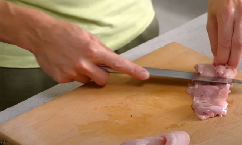Сочный салат-шаурма с курицей: легкий рецепт для летних ужинов