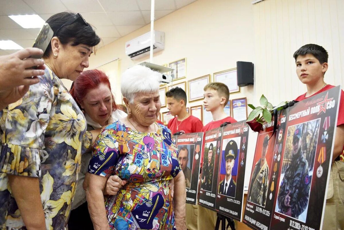    В Кореновске открылась выставка портретов погибших бойцов СВО «Героям наших дней посвящается…»