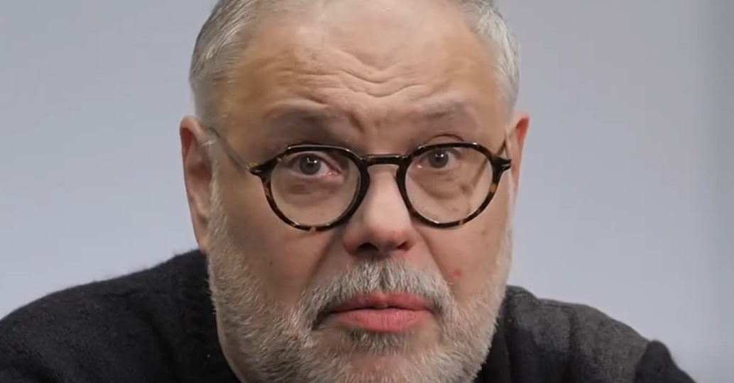 «Им позвонили из стран, где все их вторые семьи»: Хазин рассказал о бегстве элиты РФ из Москвы и Петербурга