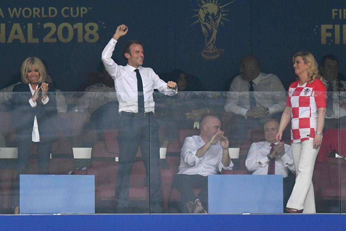 Dan Mullan / Getty Images📷Эммануэль Макрон перед финалом чемпионата мира по футболу FIFA 2018 между Францией и Хорватией на стадионе «Лужники» в Москве, 2018 год
