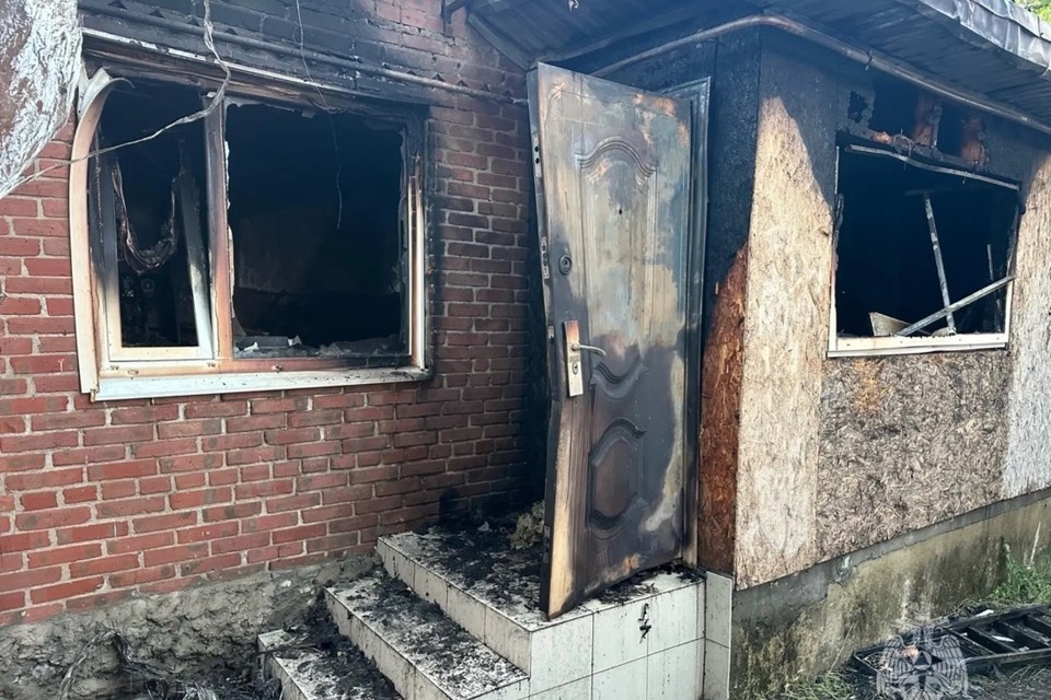    В Ростове во время пожара погиб 59-летний мужчина. Фото: МЧС Ростовской области