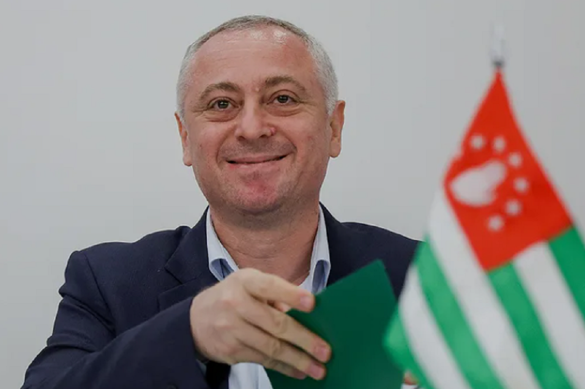 Ныненшний президент Абхзаии, Ба́дра Зура́бович Гу́нба