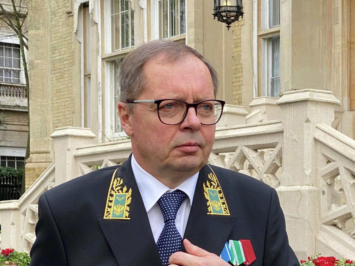    Посол РФ в Лондоне Андрей Келин перед церемонией вручения верительных грамот королеве Великобритании Елизавете Второй© РИА Новости . Мария Табак