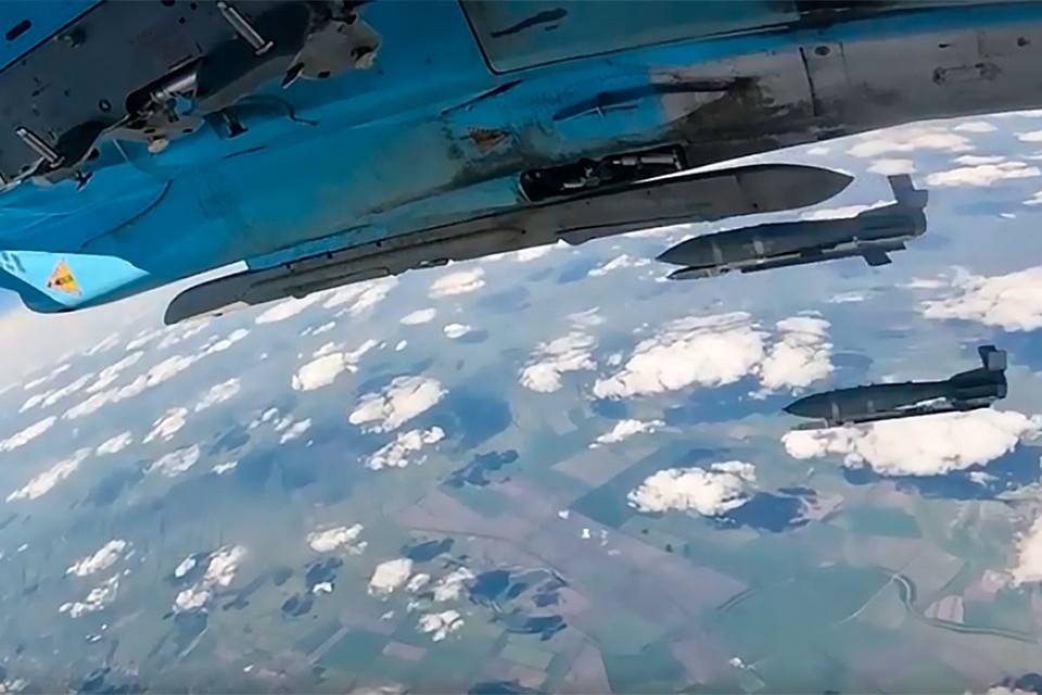    Экипаж Су-34 Воздушно-космических сил нанес удар по личному составу и пункту управления БПЛА ВСУ в зоне ответственности группировки войск «Южная». Минобороны РФ