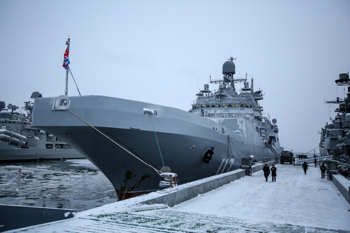     Большой десантный корабль проекта 11711 «Пётр Моргунов» на главной базе Северного флота РФ / РИА Новости / Павел Львов