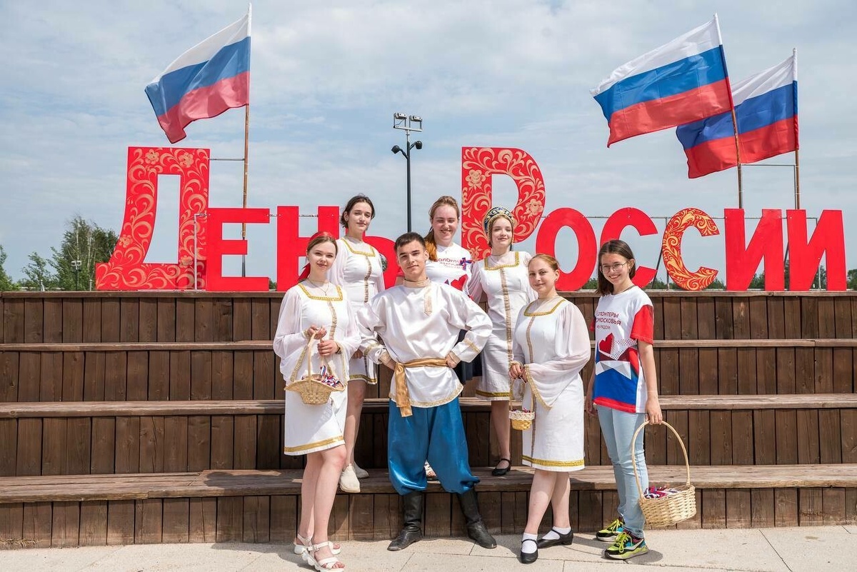 Молодёжь гуляет...