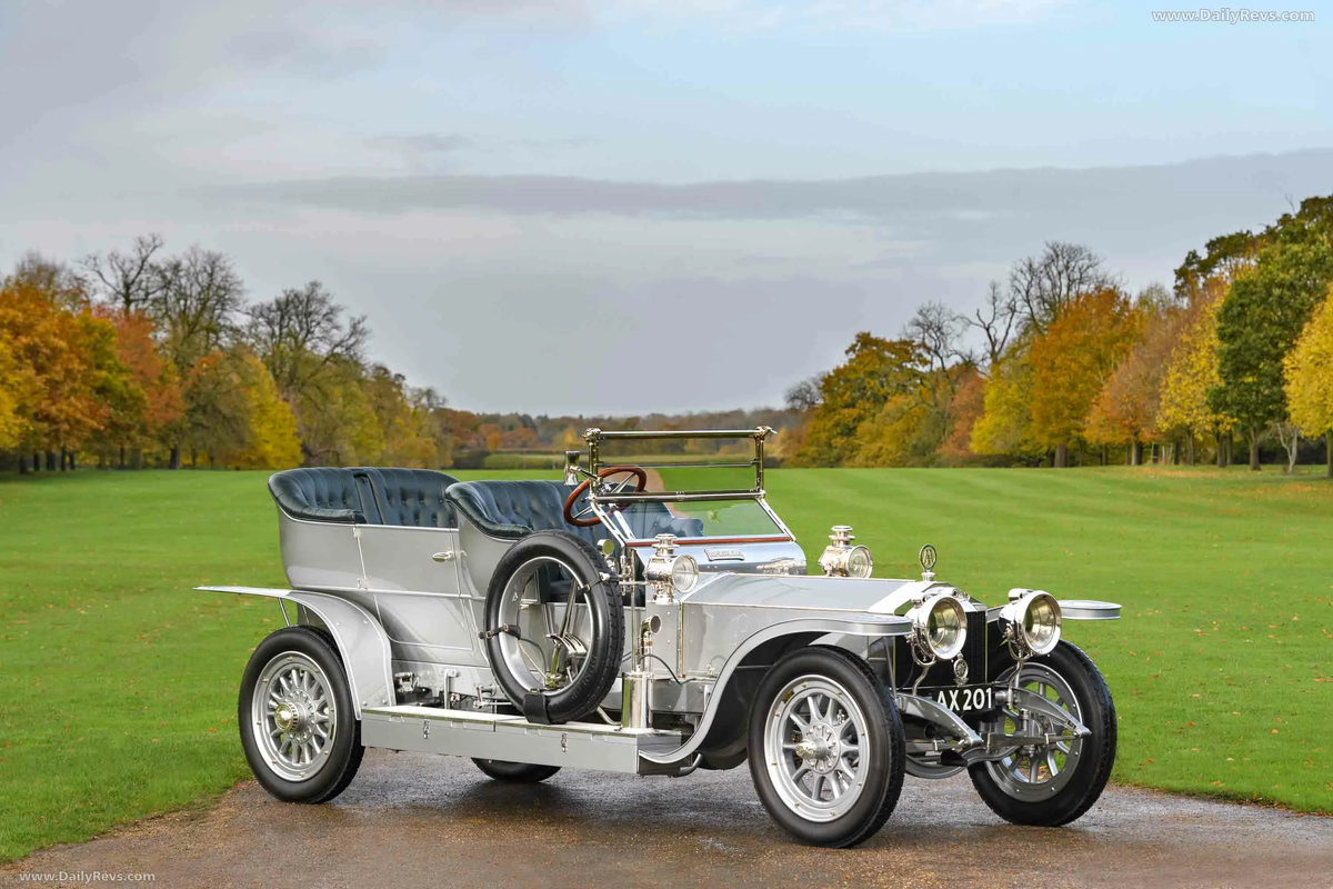Старинный Rolls-Royce Silver Ghost 1907 года