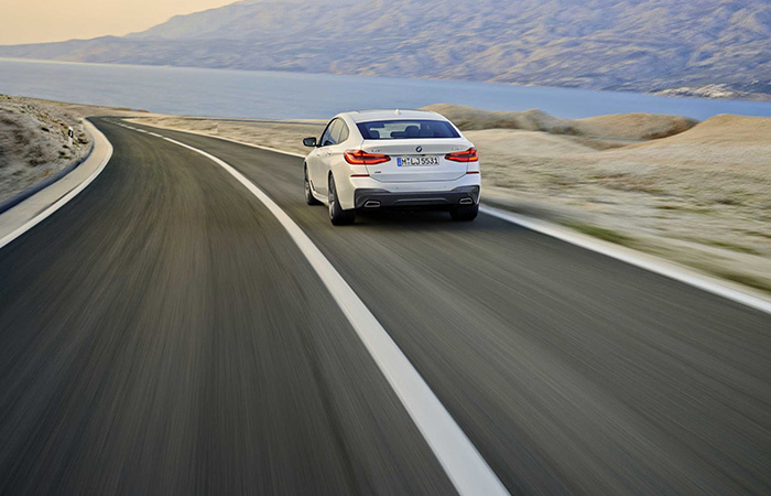 На трассе тоже хорошо работает./ Фото: bmwgroup.com