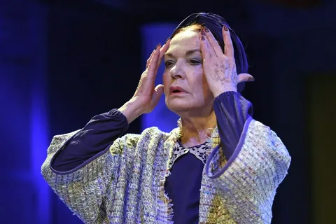 «Я не хочу жить»: умерла Людмила Чурсина. Что сломало артистку — болезнь или скандал в театре?