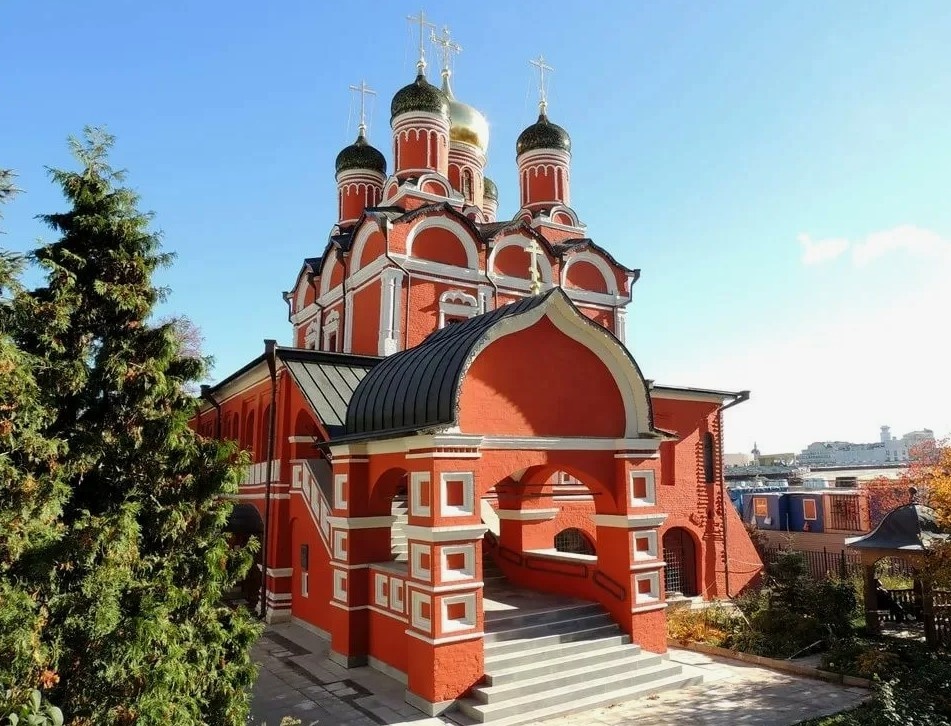 Мой любимый храм в парке Зарядье и чудесная беседка. Фотография из моего архива