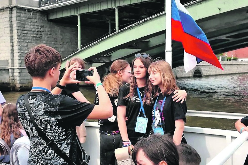    В этом году в Северной столице уже побывало более 100 ребят из Генического округа.