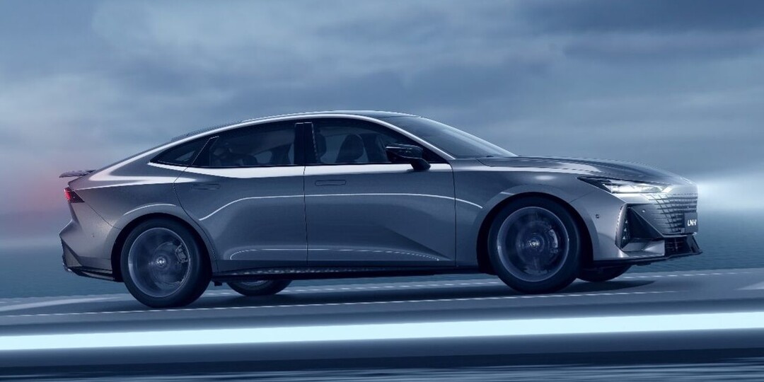 Changan ввел прямую скидку 100 тыс. рублей на лифтбеки UNI-V 2024 года выпуска