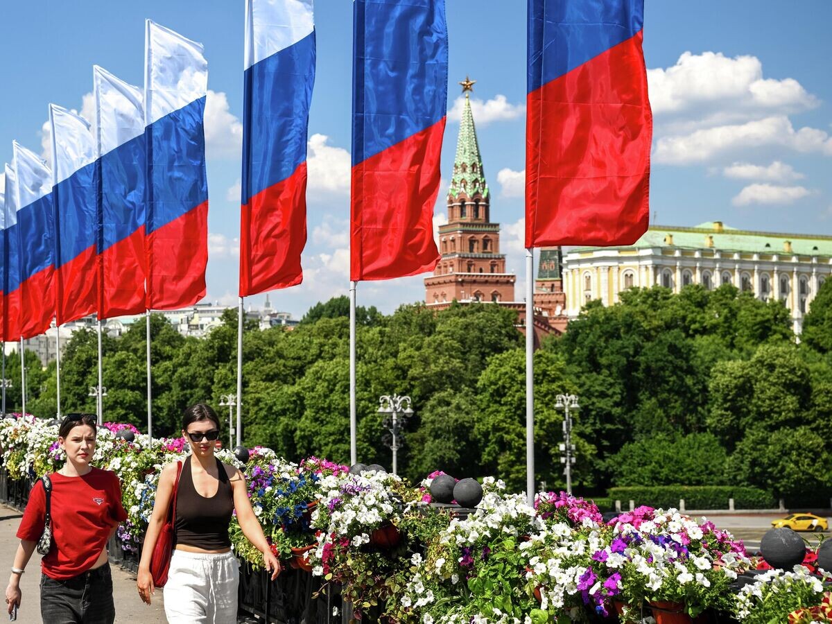    Украшение Москвы ко Дню России | © РИА Новости / Кирилл Зыков
