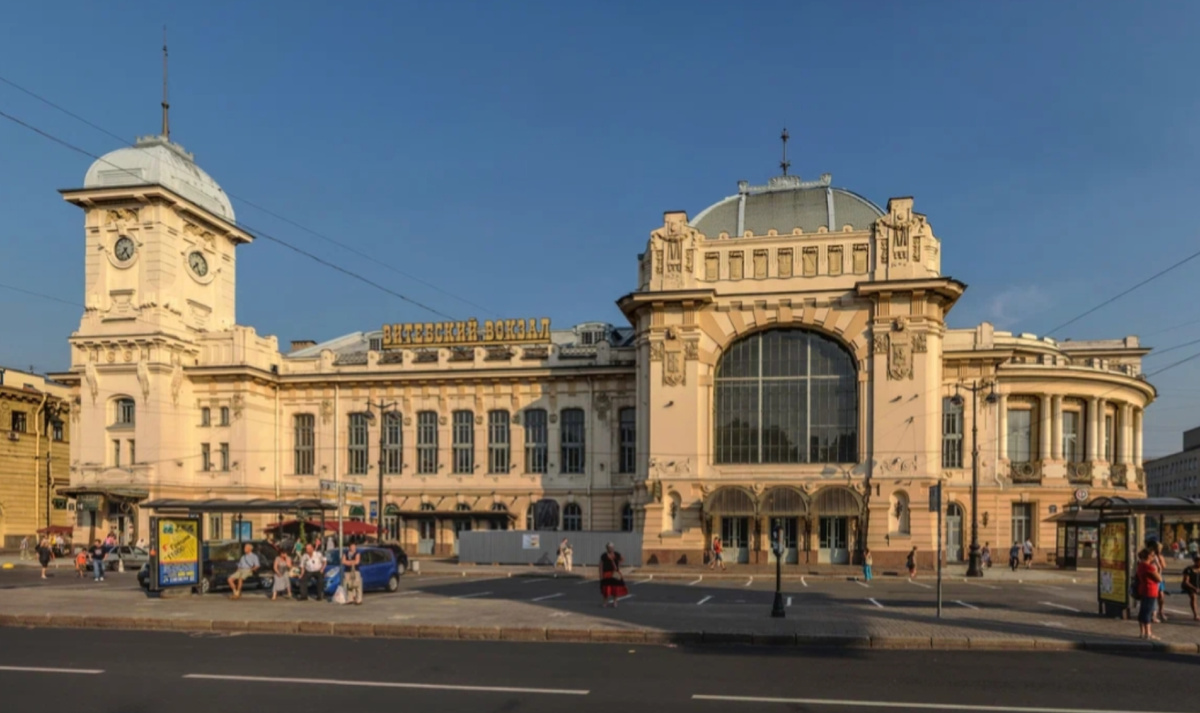 Здание Витебского вокзала в Петербурге 